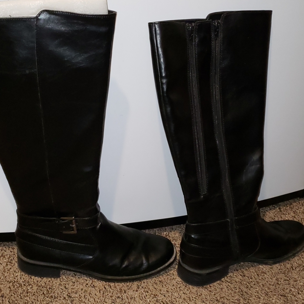 Women's size 11M boots